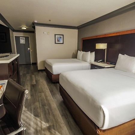 Comfort Inn & Suites Near Universal - N Hollywood - Burbank Лос-Анджелес Экстерьер фото