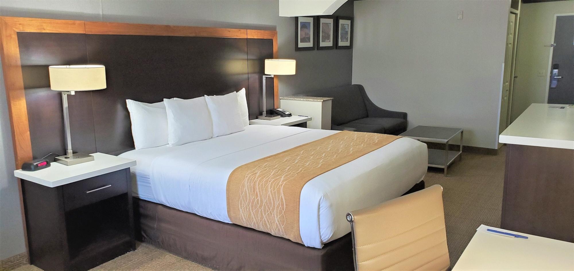 Comfort Inn & Suites Near Universal - N Hollywood - Burbank Лос-Анджелес Экстерьер фото