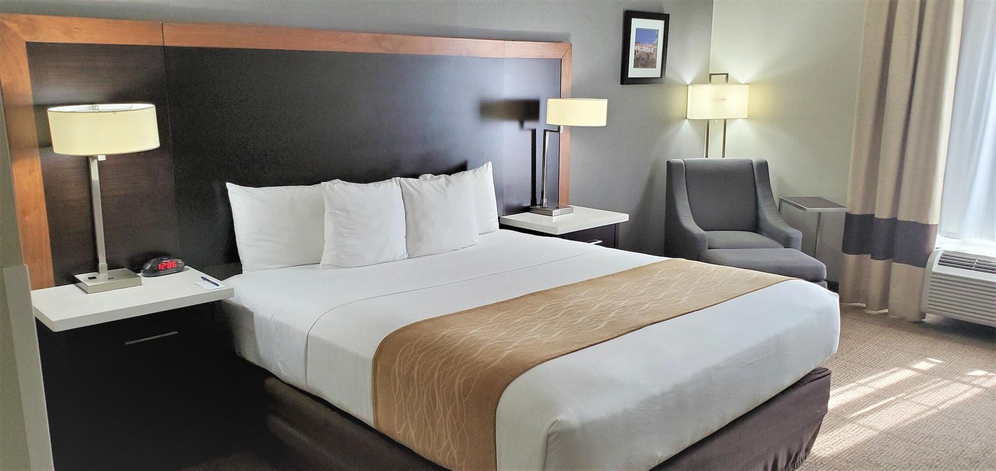 Comfort Inn & Suites Near Universal - N Hollywood - Burbank Лос-Анджелес Экстерьер фото