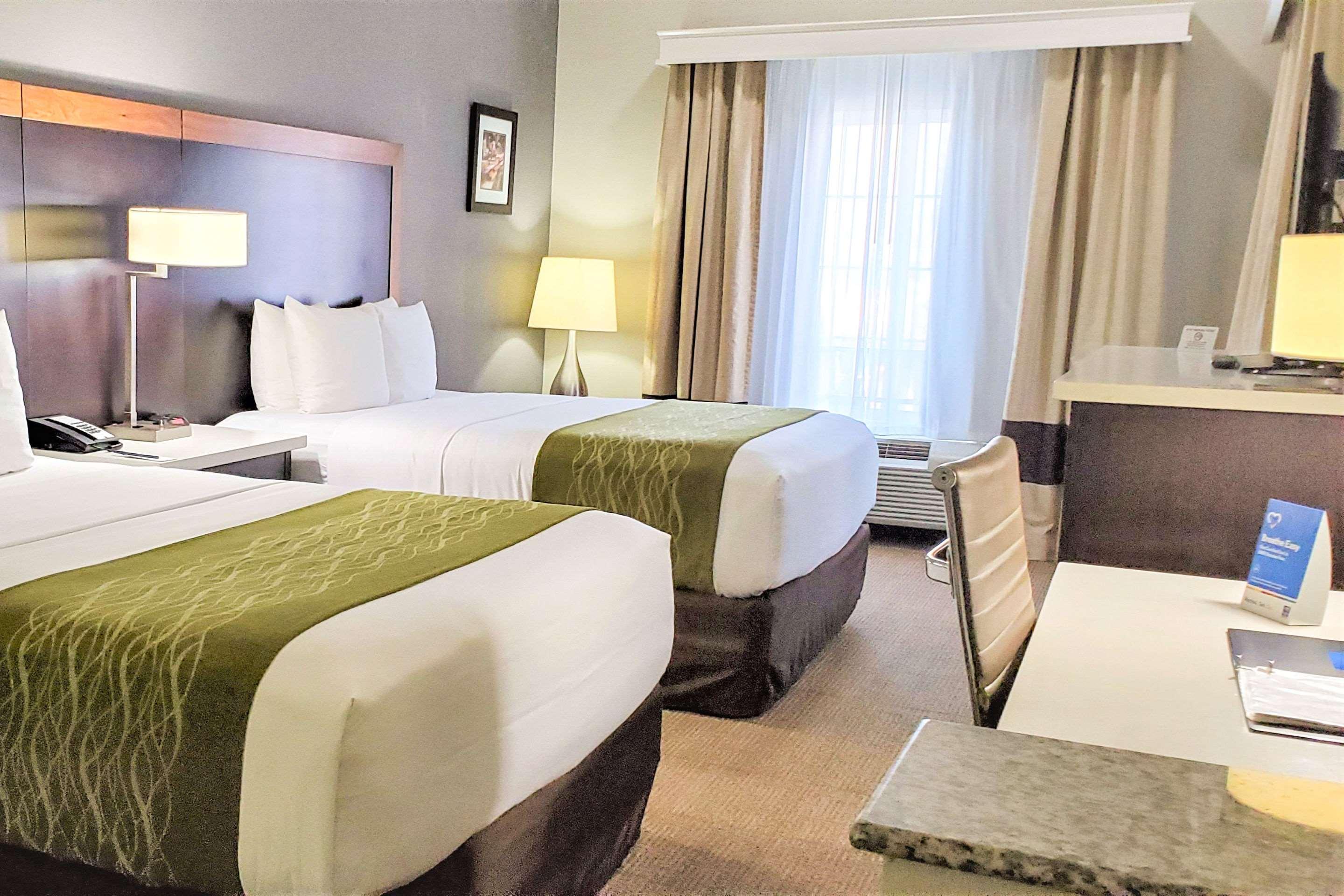 Comfort Inn & Suites Near Universal - N Hollywood - Burbank Лос-Анджелес Экстерьер фото