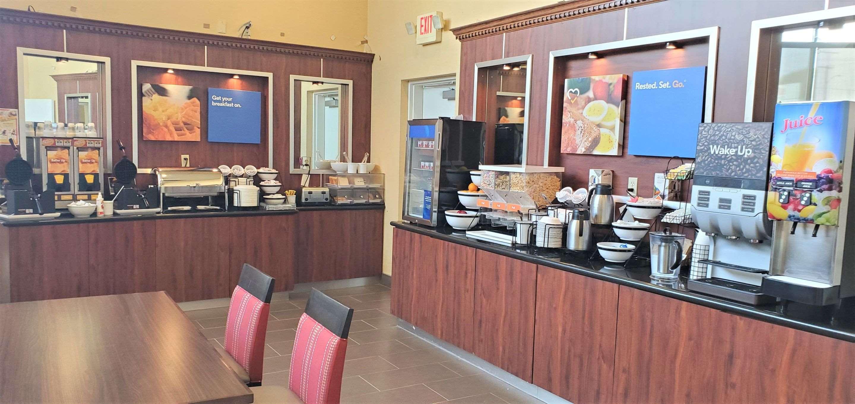 Comfort Inn & Suites Near Universal - N Hollywood - Burbank Лос-Анджелес Экстерьер фото