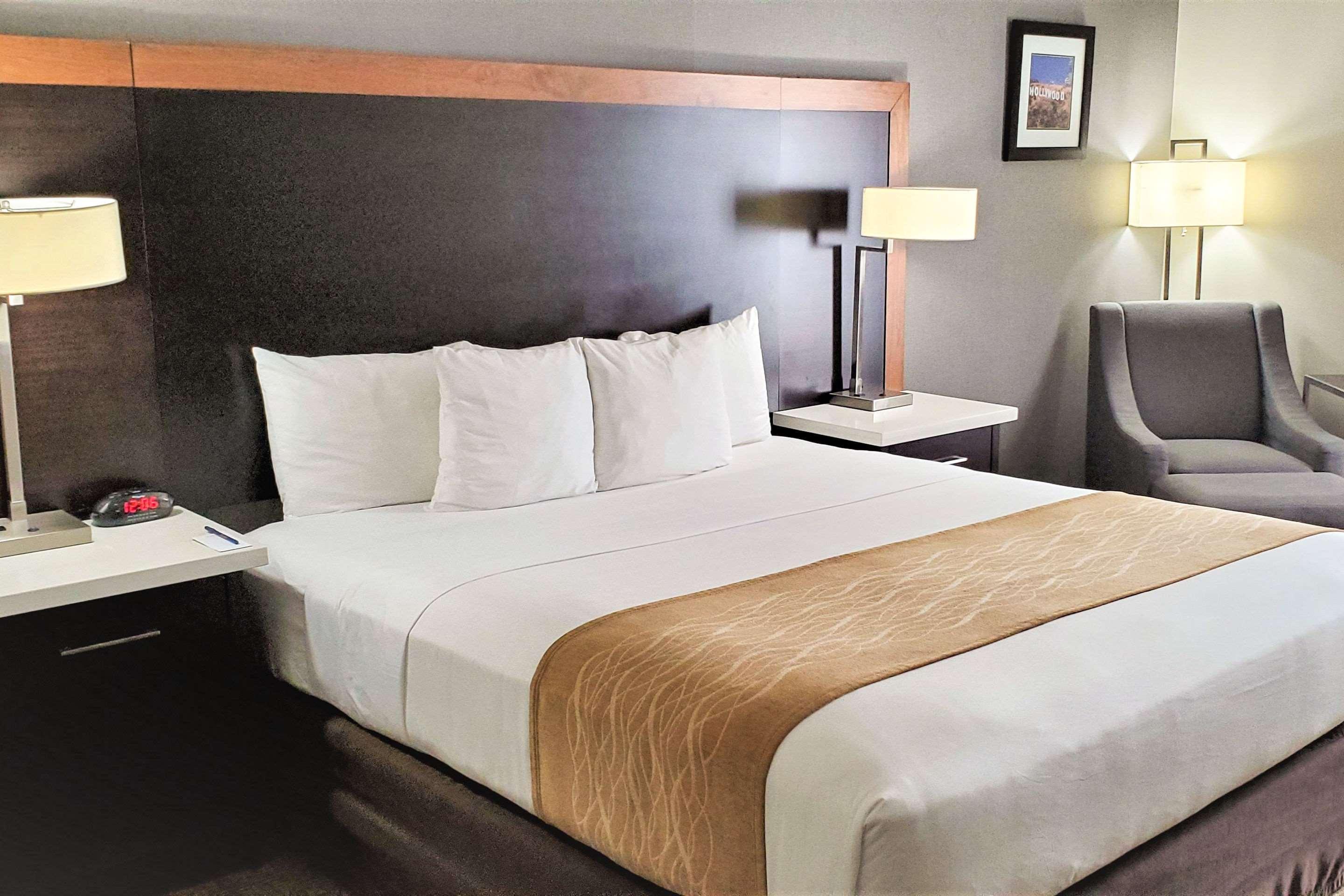 Comfort Inn & Suites Near Universal - N Hollywood - Burbank Лос-Анджелес Экстерьер фото