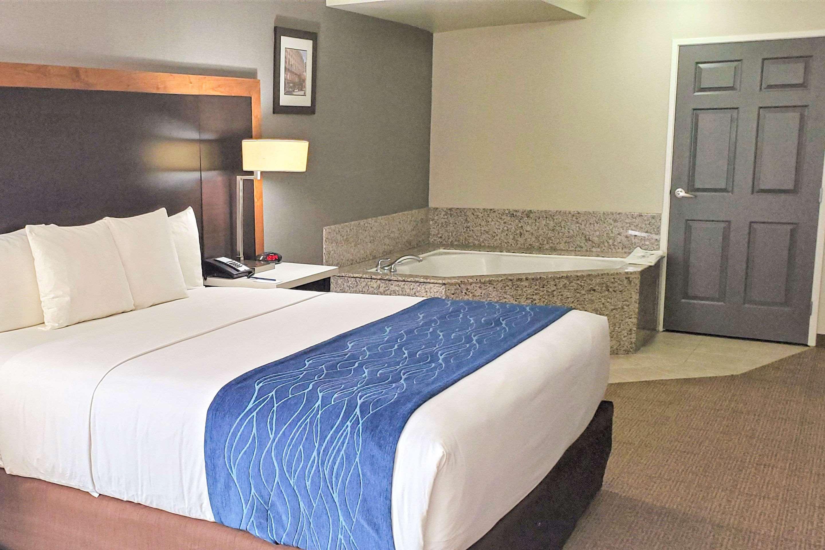 Comfort Inn & Suites Near Universal - N Hollywood - Burbank Лос-Анджелес Экстерьер фото