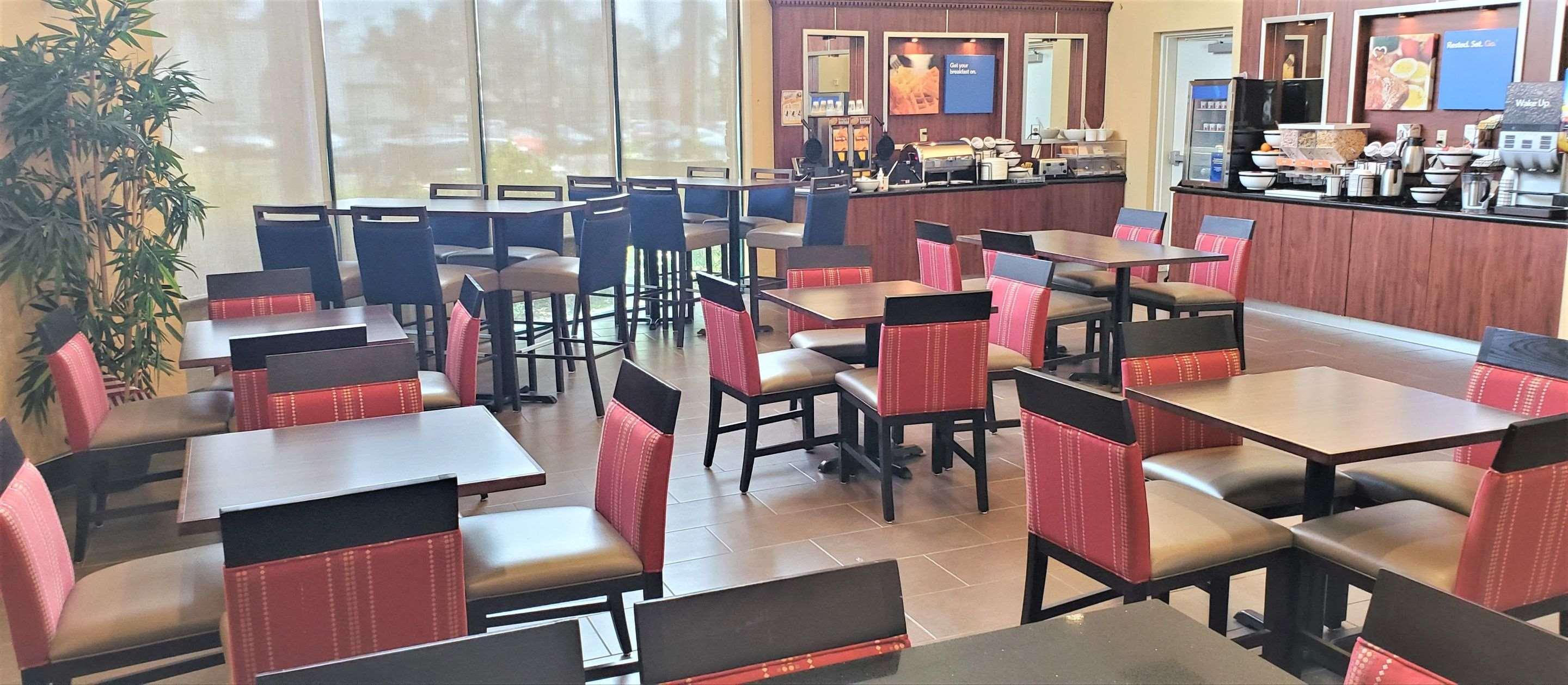 Comfort Inn & Suites Near Universal - N Hollywood - Burbank Лос-Анджелес Экстерьер фото