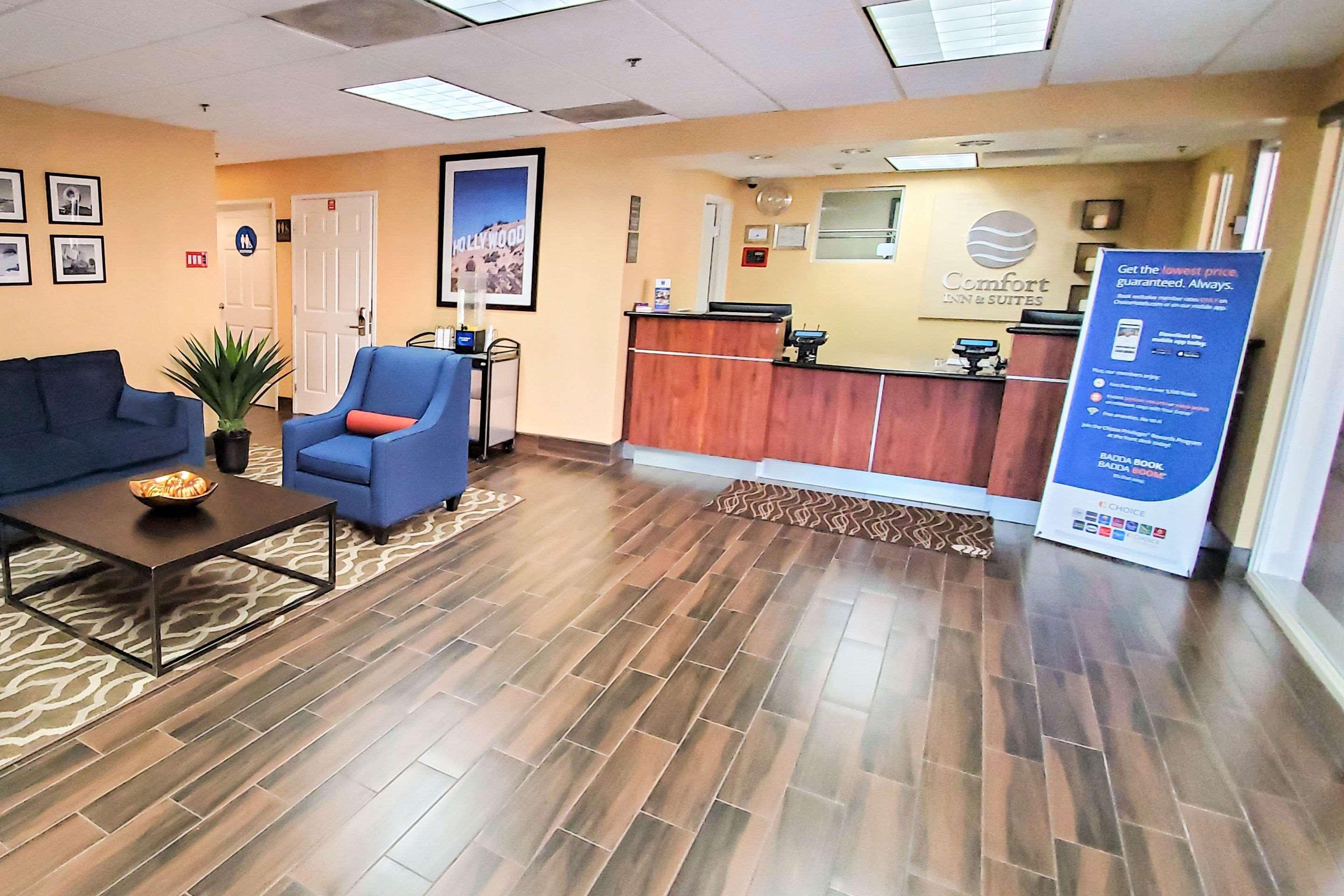 Comfort Inn & Suites Near Universal - N Hollywood - Burbank Лос-Анджелес Экстерьер фото