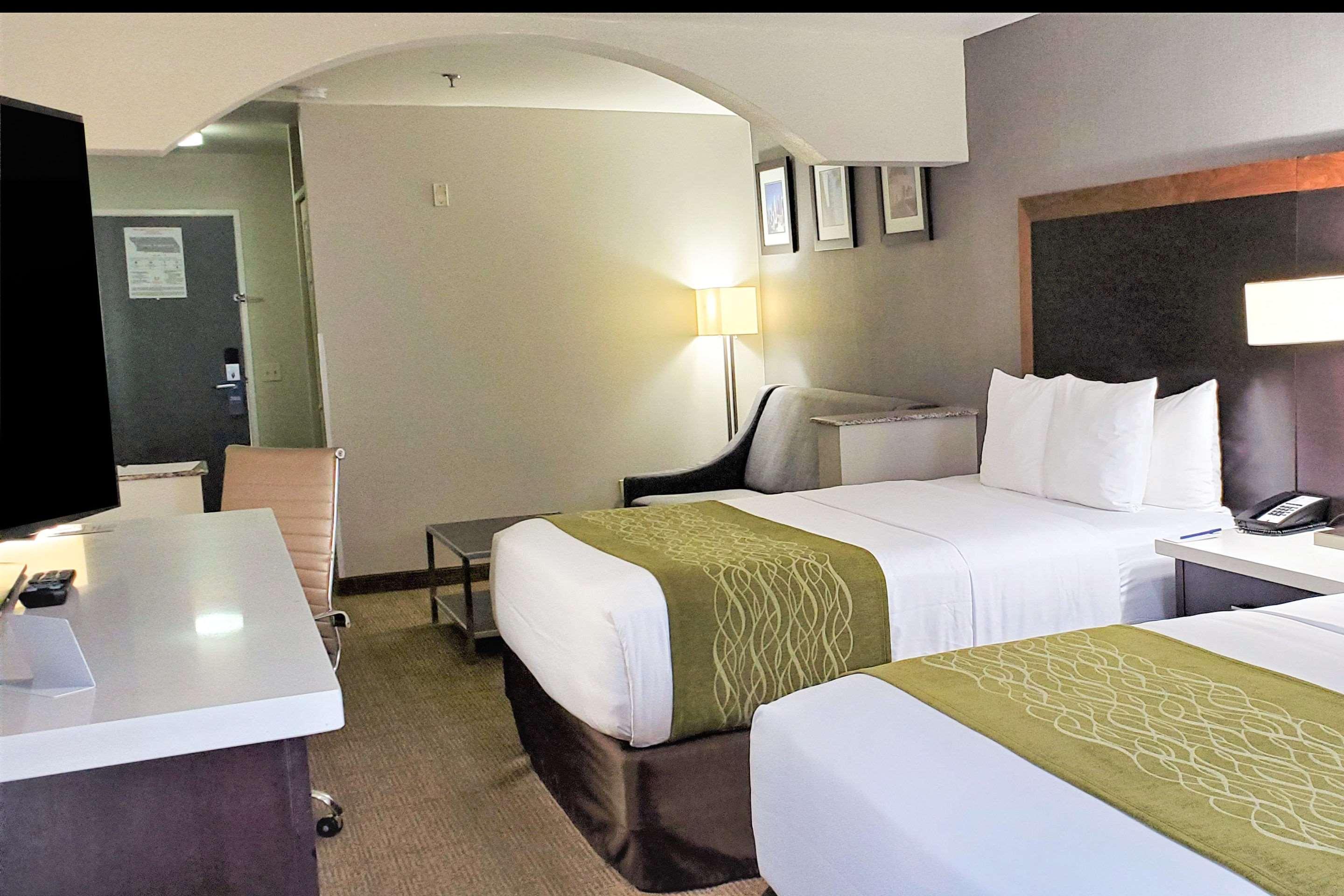 Comfort Inn & Suites Near Universal - N Hollywood - Burbank Лос-Анджелес Экстерьер фото