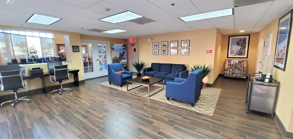 Comfort Inn & Suites Near Universal - N Hollywood - Burbank Лос-Анджелес Экстерьер фото