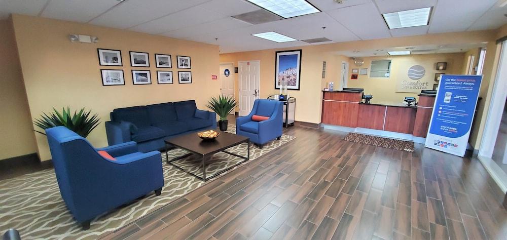 Comfort Inn & Suites Near Universal - N Hollywood - Burbank Лос-Анджелес Экстерьер фото
