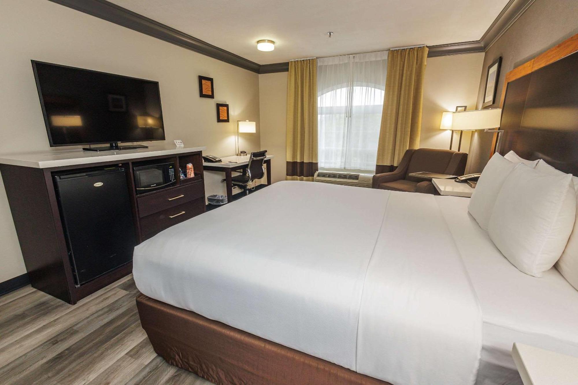 Comfort Inn & Suites Near Universal - N Hollywood - Burbank Лос-Анджелес Экстерьер фото