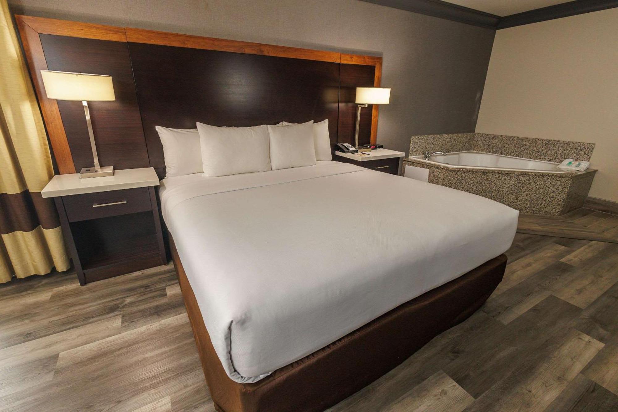 Comfort Inn & Suites Near Universal - N Hollywood - Burbank Лос-Анджелес Экстерьер фото