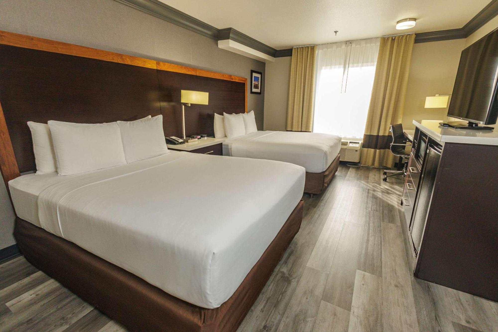 Comfort Inn & Suites Near Universal - N Hollywood - Burbank Лос-Анджелес Экстерьер фото