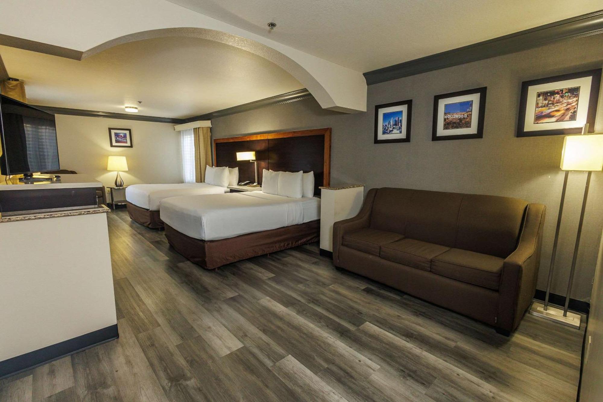 Comfort Inn & Suites Near Universal - N Hollywood - Burbank Лос-Анджелес Экстерьер фото