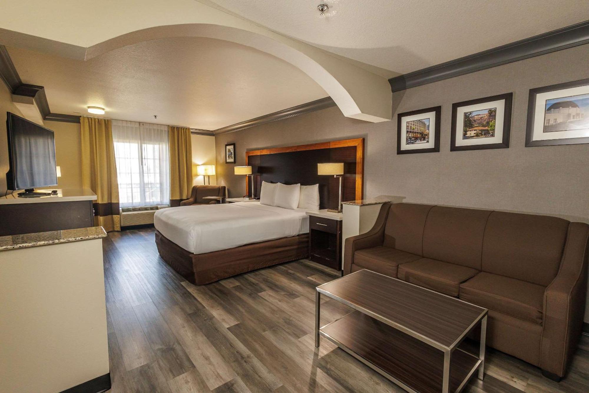 Comfort Inn & Suites Near Universal - N Hollywood - Burbank Лос-Анджелес Экстерьер фото