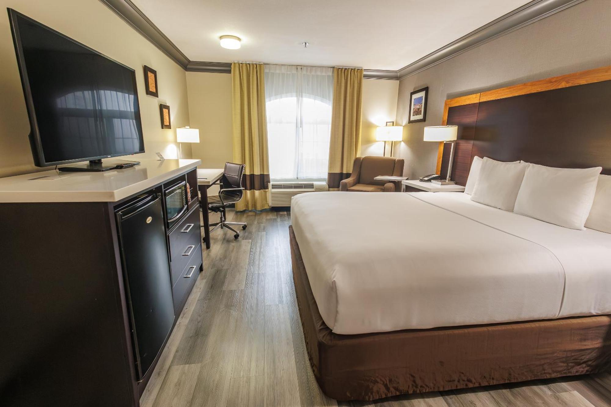 Comfort Inn & Suites Near Universal - N Hollywood - Burbank Лос-Анджелес Экстерьер фото