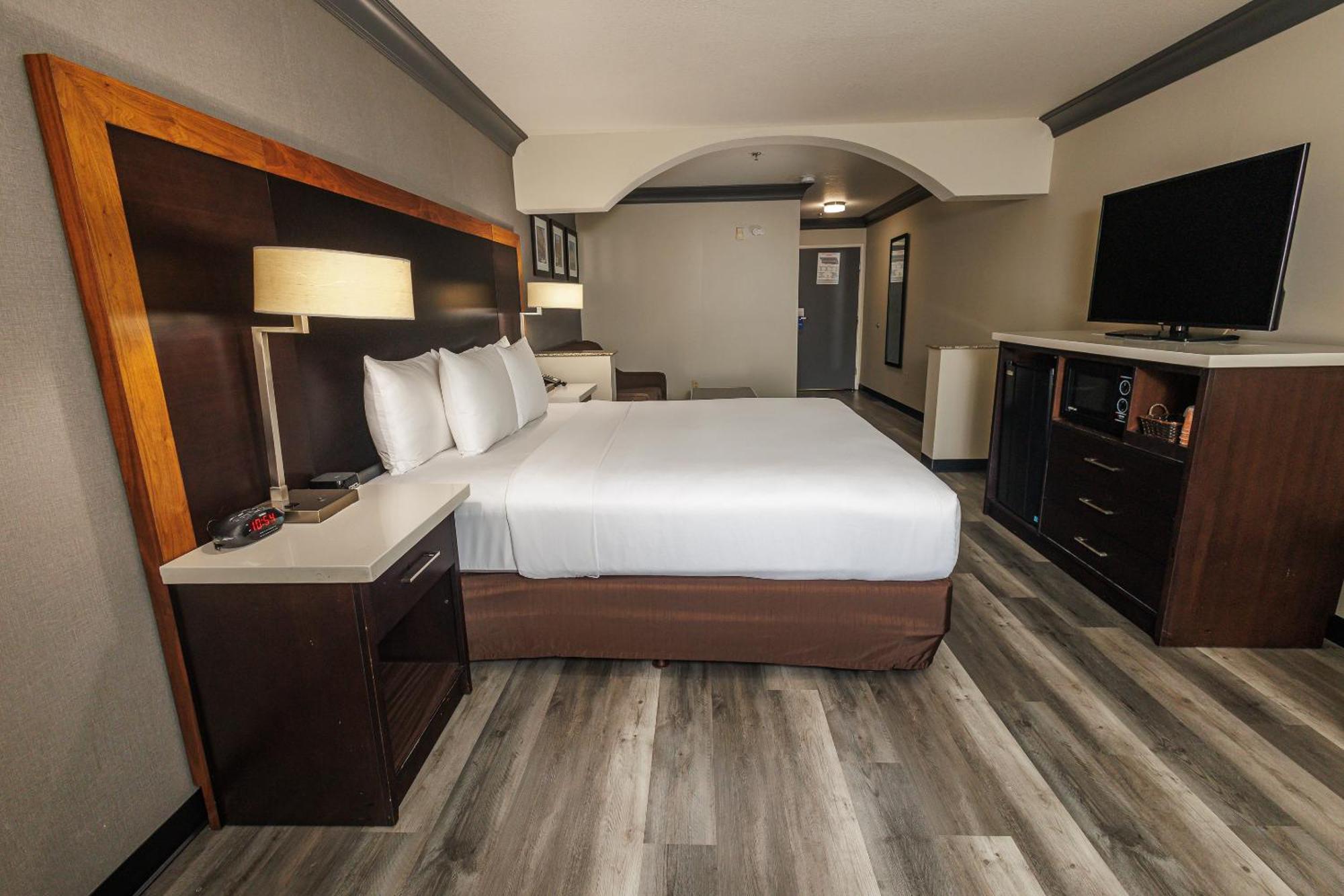 Comfort Inn & Suites Near Universal - N Hollywood - Burbank Лос-Анджелес Экстерьер фото