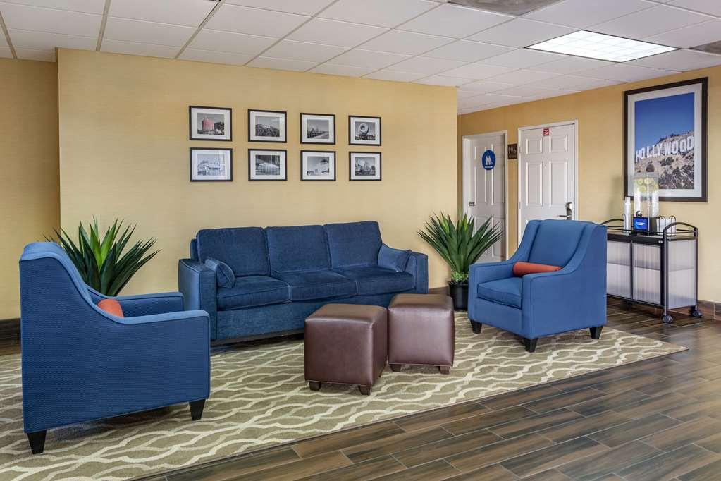 Comfort Inn & Suites Near Universal - N Hollywood - Burbank Лос-Анджелес Интерьер фото